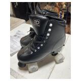 Adjustible size roller skates, sizes 7 to 10,