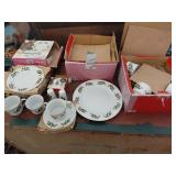 Setting for 8 Christmas DIshes w/salt & Pepper