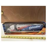 Hot Wheels, 2001 Valvoline Team Transporter, NIB