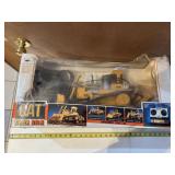 Cat Dozer D10N, remote control, approx 1/20 scale
