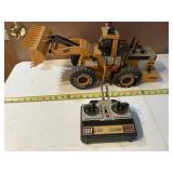 Radio Controled CAT992C loader, needs new tires