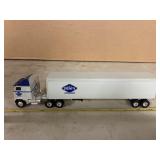 1/64 Mack Ultra-Liner, metal w/Overnite Transport
