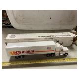 1/64 International Cab w/Trailer NIB by Ertl
