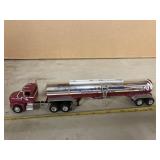 Peterbilt tractor w/tanker by Spec Cast,metal