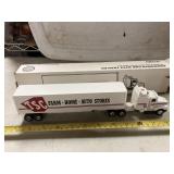 1/64 Kenworth Cab w/trailer, NIB, by Ertl