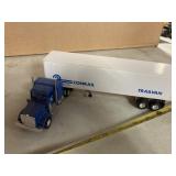 Conrail Trailvan, marked Lionel Trains, no size,