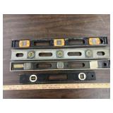 4 levels, 3 - 2ft, 1- 18"