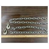Pieces of chain & 2 hooks