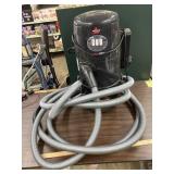 Bissel Garage Vacuum wet/dry, like new works