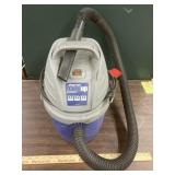 Shop vac Hangup portable 2.5 gal, 2.5 hp, runs