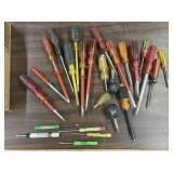 Lot of Specialitiy screwdrivers,some w/advertising