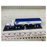 1/100 Matchbox Kenworth Aerodyne truck w/ metal