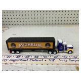 1/100 Matchbox Kenworth Aerodyne truck w/ metal