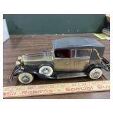 Vintage 1928 Lincoln Car shaped AM radio, untested