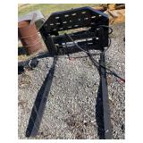 Quick hitch hydraulic forks for skid steer, 5ft