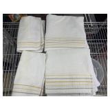 2 Bathtowels 27x52 & 2 handtowels 15x12