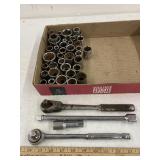 Lot of 1/2 drive ratchets, extentions & sockets