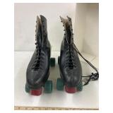 Pair of roller skates size 11, like new w/key