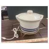 R.R.P. Co. Roseville, Ohio USA Bean Pot w/warming