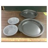 2 x 8 1/2 round  PamperedChef cakepans & 2 x mini