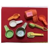Lot of Tupperware measuring cups & spoons