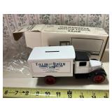 1/32 1931 Hawkeye Farm & Dairy delivery truck,