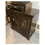 Little cabinet could match 286 & 287 (livingroom)