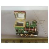 Engine trinket holder ornament, ceramic