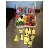Tote of plastic cookie cutters includes a Snoopy,