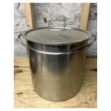 Bayou Classic stainless pot w/lid, 14" rd,14 deep