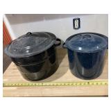 2 Enamel stock pots