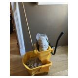Mop bucket, mop w/ 2 extra mop heads