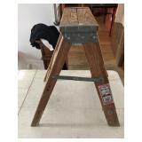 2 ft Warner wooden step ladder