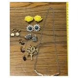 Lot of Vintage Jewelry, some have rhinestones