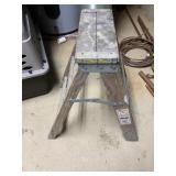 Warner 2 ft wooden step ladder