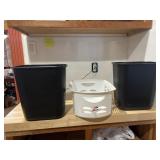 2 plastic garbage can & small tote