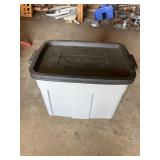 Rubbermaid tote
