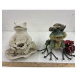 2 frog figurines