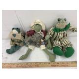3 differnt size frogs