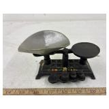 Vintage cast iron scale w/ 3 weights, heavy