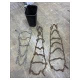 Pail with tire chains (36ï¿½ long) and replacement