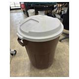Rubbermaid trashcan 32 gallon
