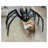Hyde & Eek 65" sound & motion spider ,