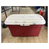 Rubbermaid tote w/hinged lid