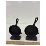 Vintage cast iron fry pan book ends, design like