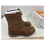 Timberland size 7 1/2, no tag on shoes going by