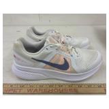 Nike run swift size 9