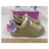 Skechers size 6