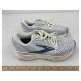 Brooks size 6