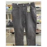 Lee midrise 23" inseam Capri, size 12M